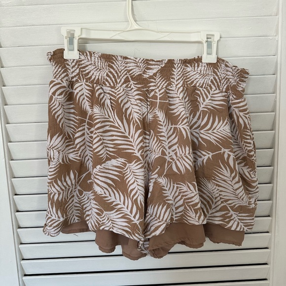 Linen Shorts - Picture 2 of 4